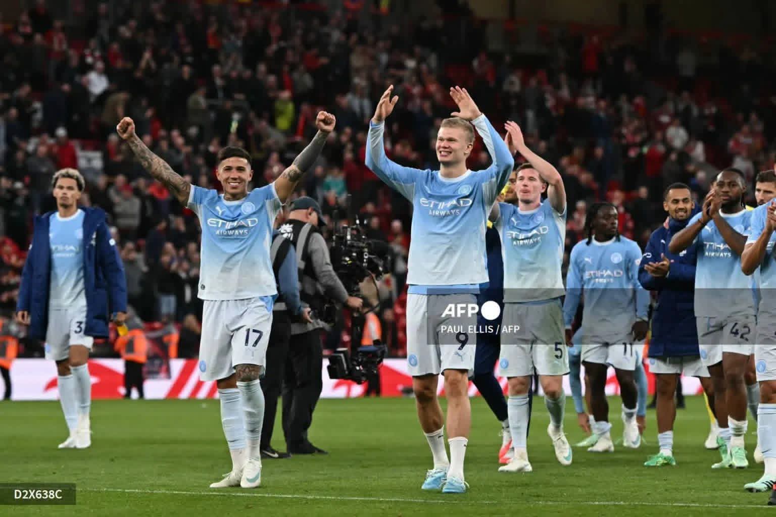 Manchester City players applauding fans after the win at Liverpool